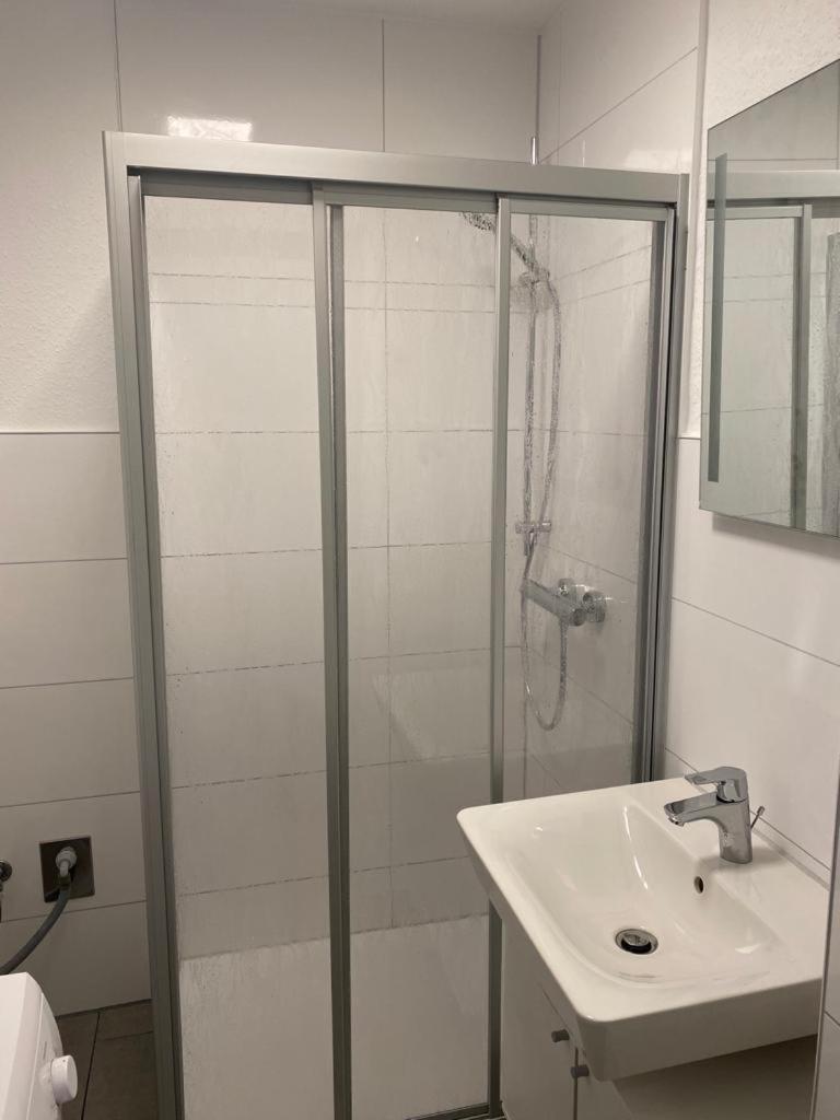 רוסטוק Zur Schleuse - Ferienwohnung Bis 6 Personen Mit Gem Garten מראה חיצוני תמונה