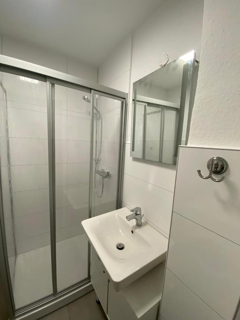 רוסטוק Zur Schleuse - Ferienwohnung Bis 6 Personen Mit Gem Garten מראה חיצוני תמונה